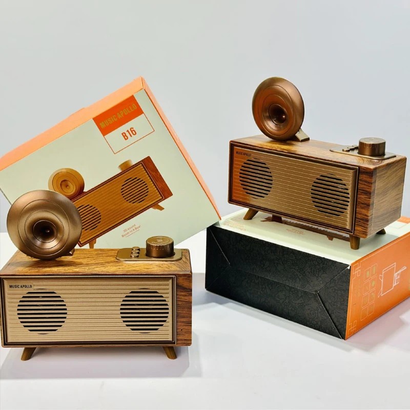 мини малко старо дървено радио, изработено от дърво ретро винтидж дизайн
