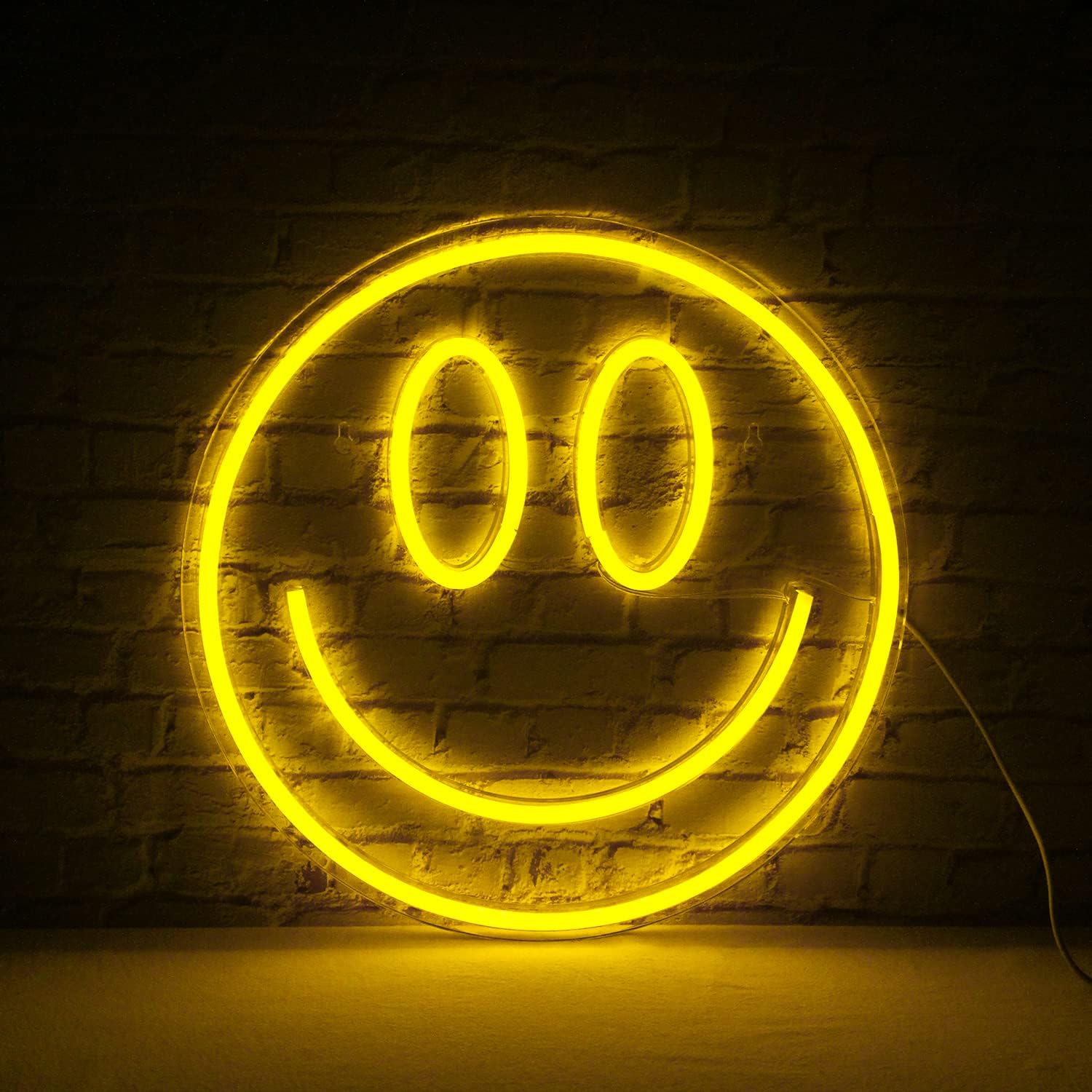 Smiley LED неонова табела на стената